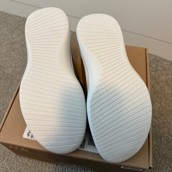 Allbirds Tree Runners - Picture 4 of 4